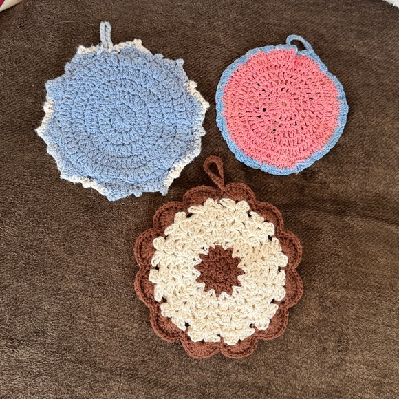 EUC~13 Piece Bundle Of Vintage Homemade Crochet Doilies Set~Various Colors/Sizes - Picture 3 of 9